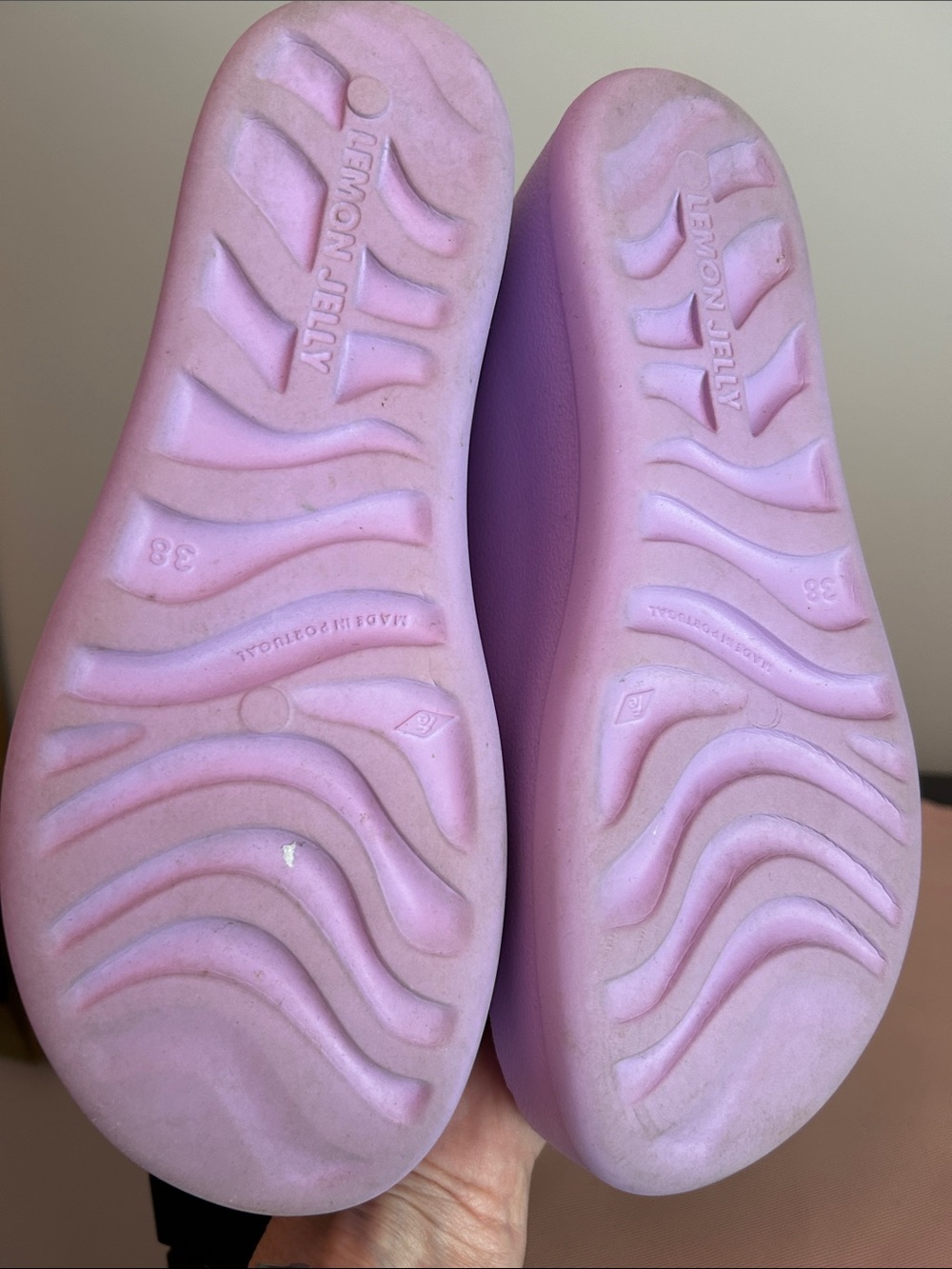 Lemon platform sandals. - Picture 3 of 4